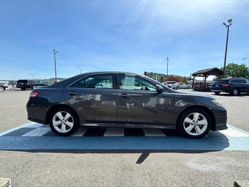 Black 2011 Toyota Camry SE