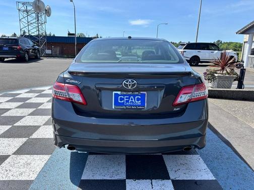 Black 2011 Toyota Camry SE