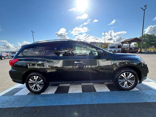 2019 Nissan Pathfinder S
