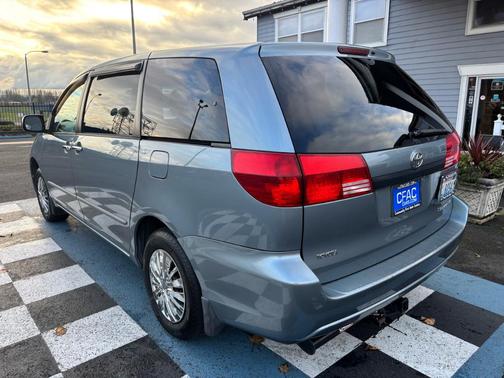 2004 Toyota Sienna CE