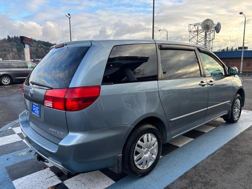 2004 Toyota Sienna CE