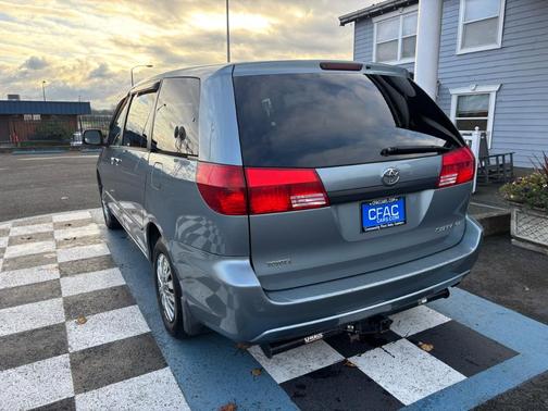 2004 Toyota Sienna CE