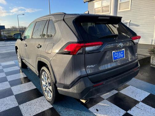 2022 Toyota RAV4 XLE Premium