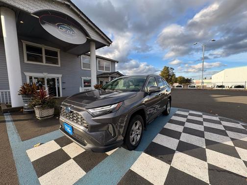 2024 Toyota RAV4 Hybrid XLE