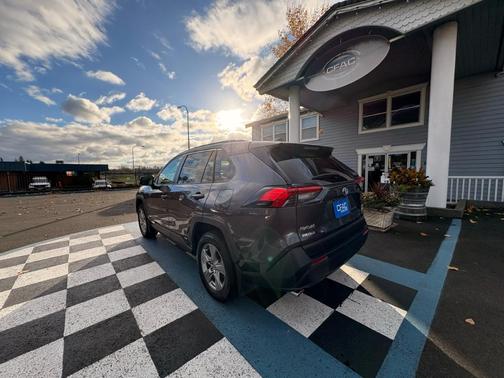 2024 Toyota RAV4 Hybrid XLE