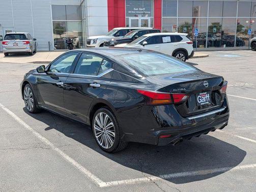Super Black 2023 Nissan Altima 2.5 SL