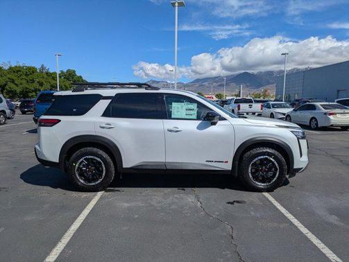 Everest White Pearl Tricoat 2026 Nissan Pathfinder Rock Creek