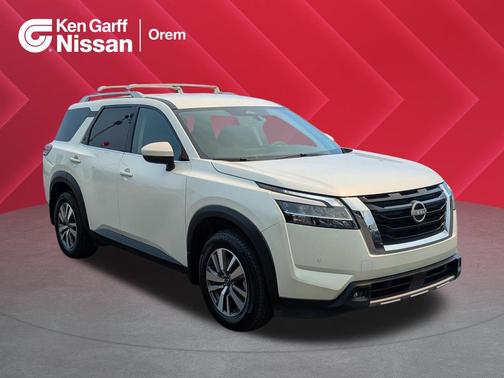 Pearl White Tricoat 2023 Nissan Pathfinder SL 4WD