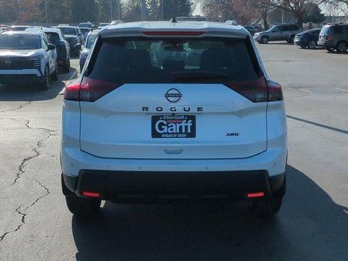 Everest White Pearl Tricoat 2026 Nissan Rogue Dark Armor