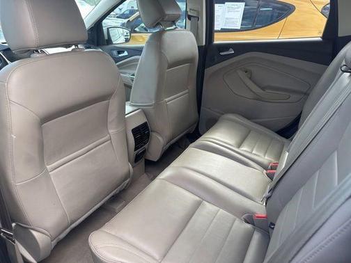 Ruby Red Metallic Tinted Clearcoat 2015 Ford Escape SE