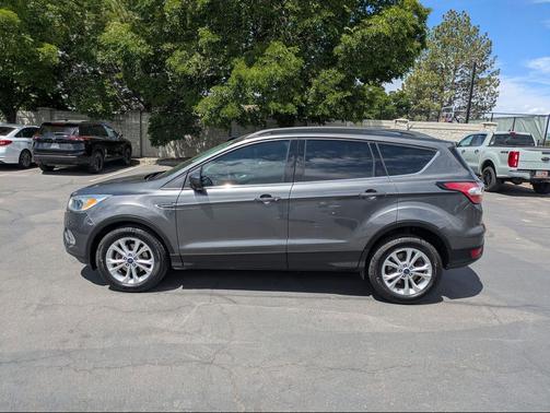 Magnetic 2018 Ford Escape SE