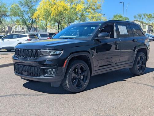 Diamond Black Crystal Pearlcoat 2023 Jeep Grand Cherokee Altitude