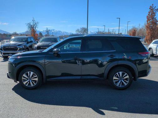 Obsidian Green Pearl 2023 Nissan Pathfinder SL 4WD
