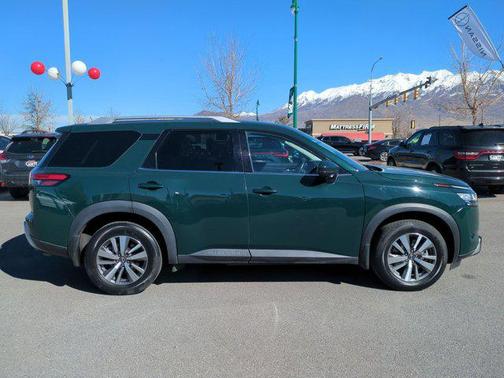 Obsidian Green Pearl 2023 Nissan Pathfinder SL 4WD