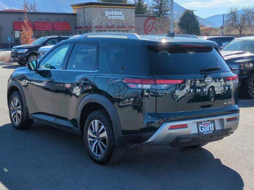 Obsidian Green Pearl 2023 Nissan Pathfinder SL 4WD