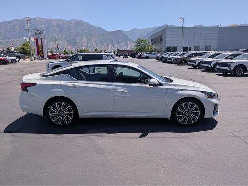 Pearl White Tricoat 2026 Nissan Altima SV FWD