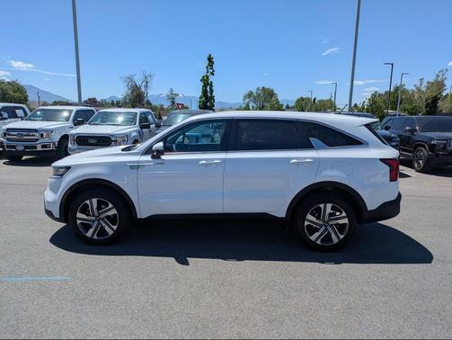 Glacial White Pearl 2023 Kia Sorento LX