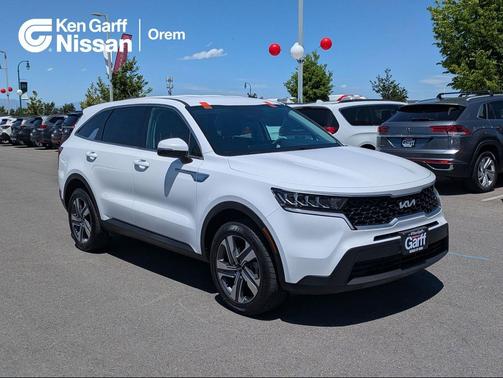 Glacial White Pearl 2023 Kia Sorento LX