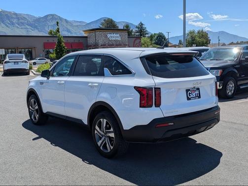 Glacial White Pearl 2023 Kia Sorento LX