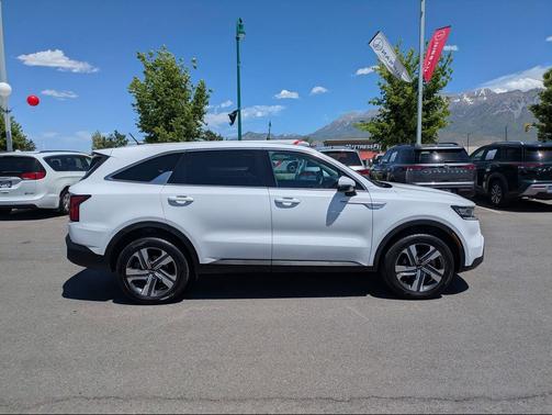 Glacial White Pearl 2023 Kia Sorento LX