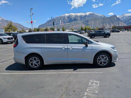Silver Mist Clearcoat 2024 Chrysler Pacifica Limited