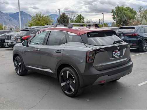 Gun Metallic/Scarlet Ember Tintcoat 2026 Nissan Kicks SR