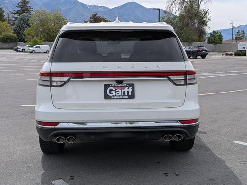 Pristine White Metallic Tri-Coat 2023 Lincoln Aviator Reserve AWD