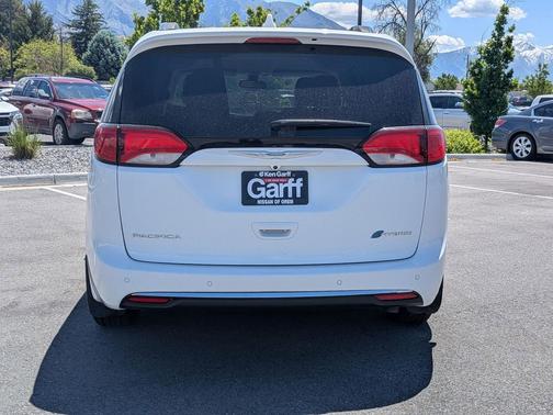 Bright White Clearcoat 2018 Chrysler Pacifica Hybrid Touring L