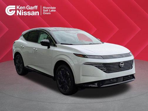 Everest White Pearl Tricoat/Super Black 2026 Nissan Murano Platinum