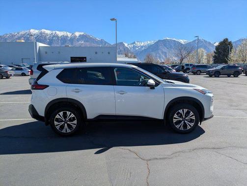 Pearl White Tricoat 2023 Nissan Rogue SV