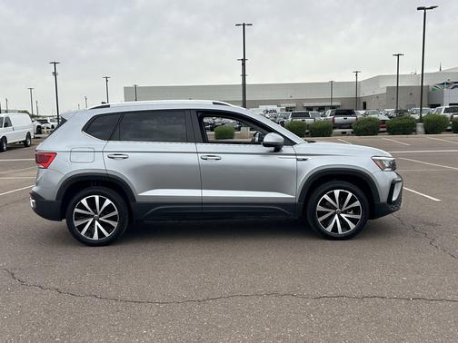 Pyrite Silver Metallic 2024 Volkswagen Taos 1.5T SE