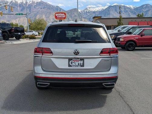 Pyrite Silver Metallic 2022 Volkswagen Atlas 2.0T SE