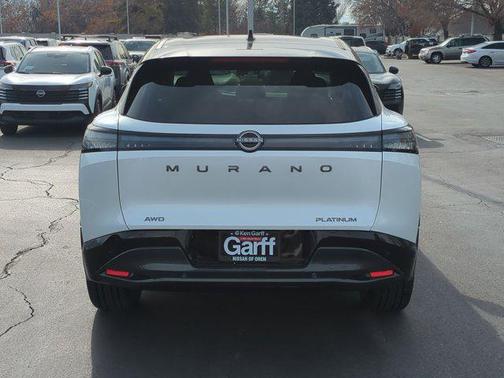 Everest White Pearl Tricoat/Super Black 2026 Nissan Murano Platinum