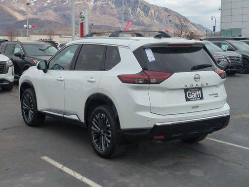 Everest White Pearl Tricoat 2026 Nissan Rogue Platinum