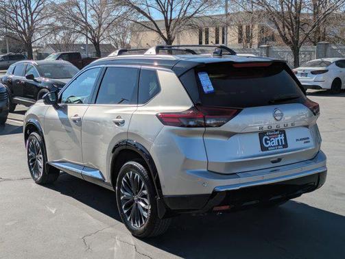 Champagne Silver Metallic/Super Black 2026 Nissan Rogue Platinum