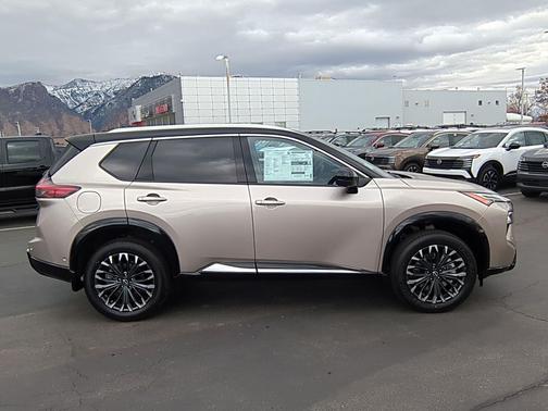 Champagne Silver Metallic/Super Black 2026 Nissan Rogue Platinum