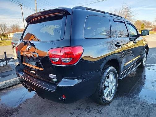 2016 Toyota Sequoia SR5