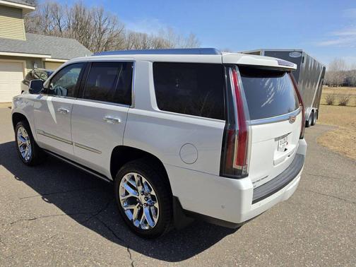 Crystal White Tricoat 2019 Cadillac Escalade Platinum