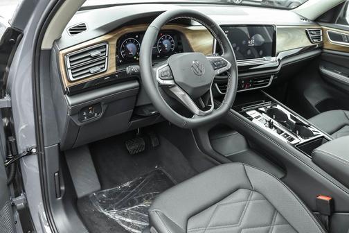 2025 Volkswagen Atlas 2.0T SE