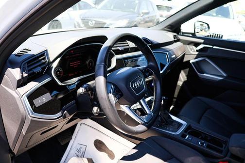 Glacier White Metallic 2022 Audi Q3 45 S line Premium