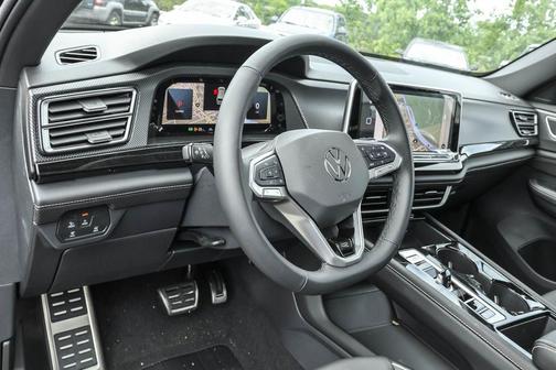 2025 Volkswagen Atlas Cross Sport 2.0T SEL Premium R-Line