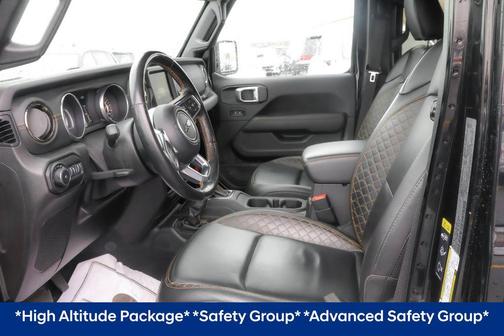 Black Clearcoat 2021 Jeep Wrangler Unlimited Sahara Altitude