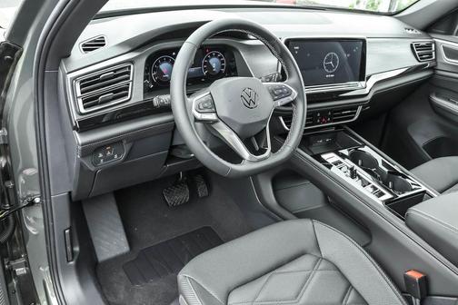 2025 Volkswagen Atlas Cross Sport 2.0T SE w/Technology