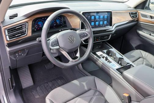 2025 Volkswagen Atlas 2.0T SE