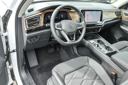 2025 Volkswagen Atlas 2.0T SE