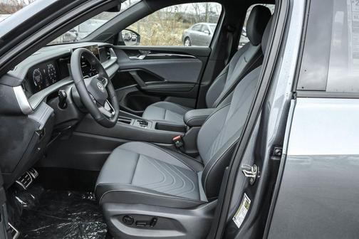 2025 Volkswagen Tiguan 2.0T SE R-Line Black