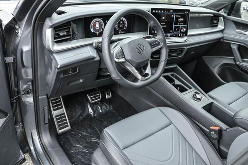 2025 Volkswagen Tiguan 2.0T SE R-Line Black