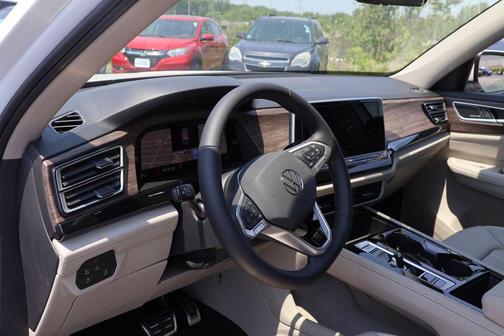 2025 Volkswagen Atlas 2.0T SEL Premium R-Line