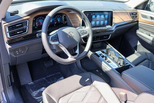 2025 Volkswagen Atlas 2.0T SE