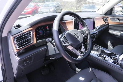 2025 Volkswagen Atlas 2.0T SE
